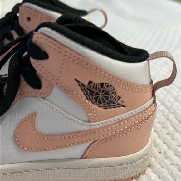 Jordan Black and Pink Sneakers High-Top Classic - Picture 2 of 5